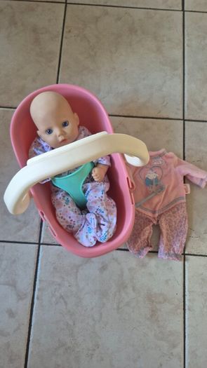baby anabel and car seat