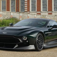 Aston Martin Victor Dark Green 2021 - 1/18 - NEW in BOX