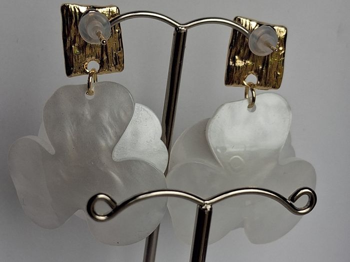 Hammered Square Stud Cream Hibiscus Floral Earrings