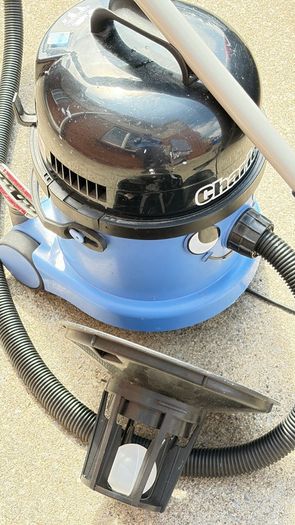 Charles Wet and Dry Hoover