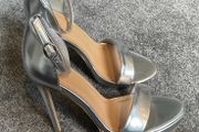 KORKYS Stunning Platform Silver Heels Size 5!