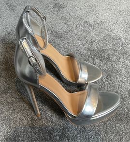 KORKYS Stunning Platform Silver Heels Size 5!