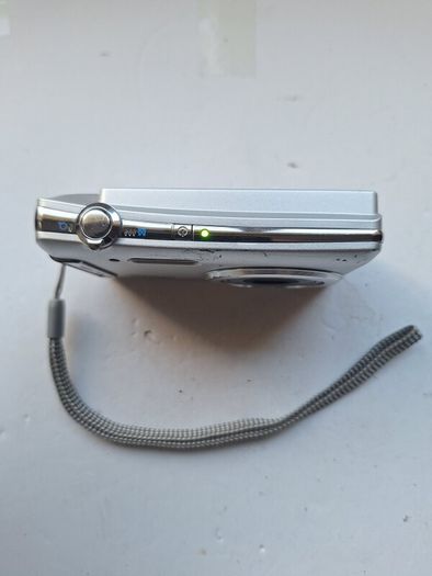 Traveler Super Slim digital camera