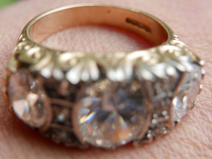 Vintage 9ct Solid Gold 375 Beautiful Trilogy Ring 10,2g