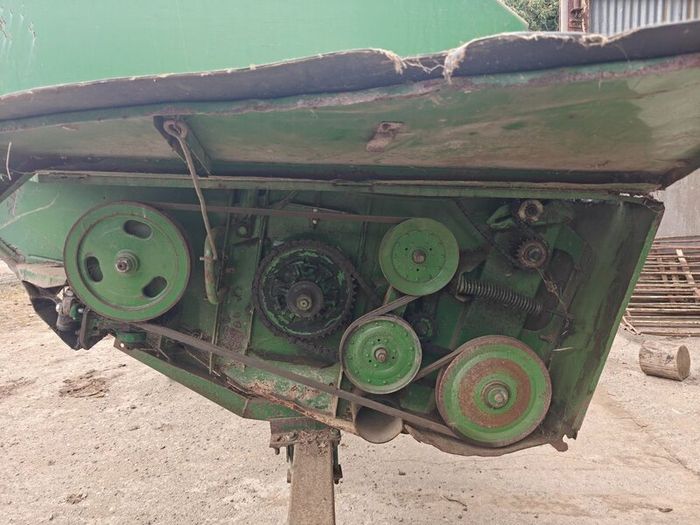 Combine harvester  1065