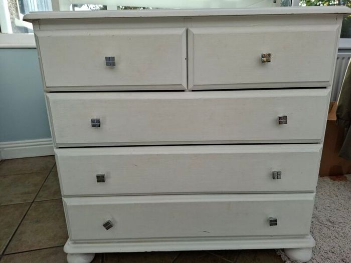 Chest of drawers