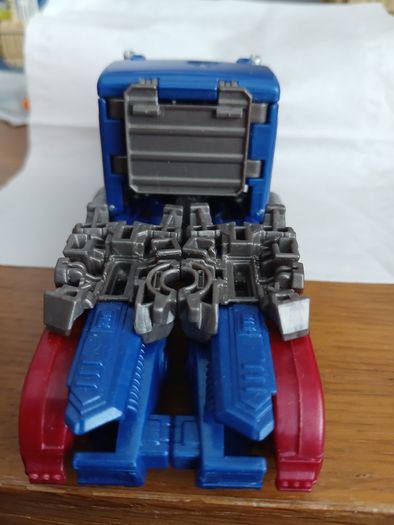 Transformer Studio Series Optimus Prime