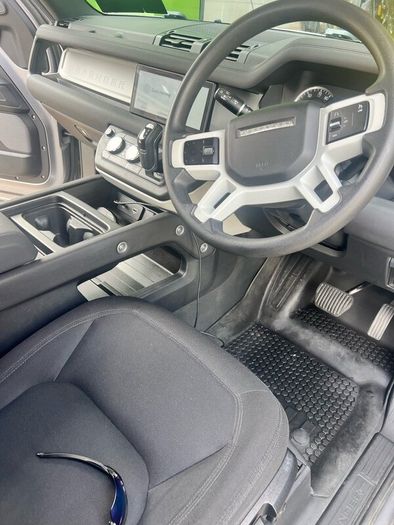 Land Rover Defender 90