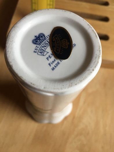 aynsley - small vase - 'Pembroke' design
