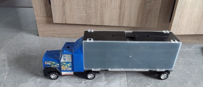 truck for cars  NO  cars included