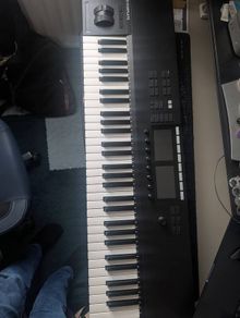 Native Instruments Komplete Kontrol S61 MK2 MIDI Controller