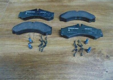 Brand New Rear Wheel Disk Brake Pad Set Genuine Mercedes - A0084204920