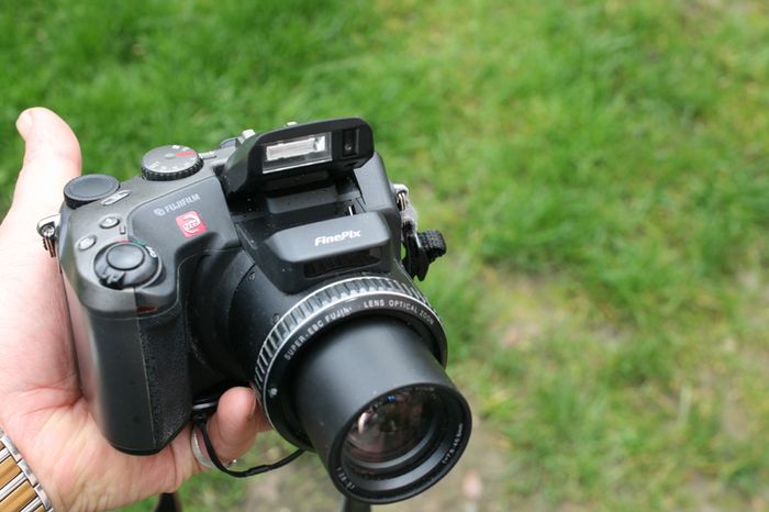 Fujifilm Finepix S602 Zoom 3.1MP Point & Shoot Digital Camera 6x Optical Zoom