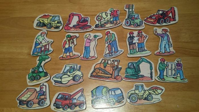 20 Construction Magnets in box