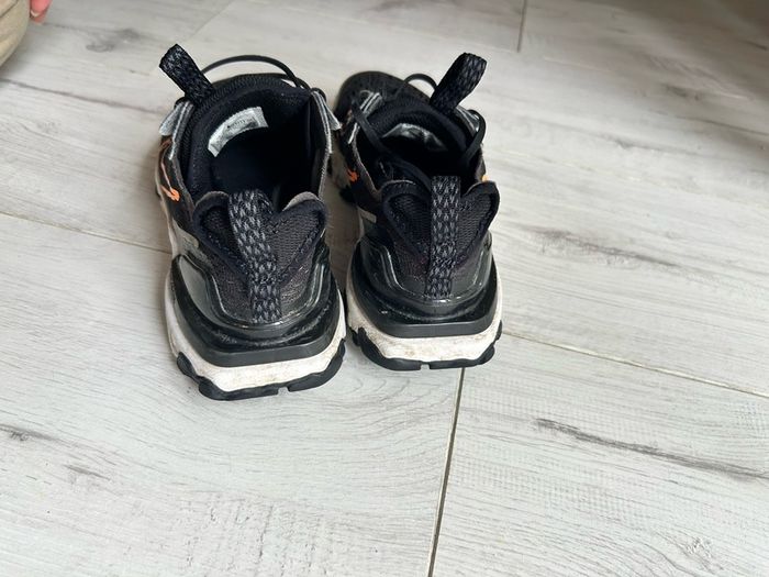 Nike D/M/S/X Dimsix black orange boys runners trainers size 4