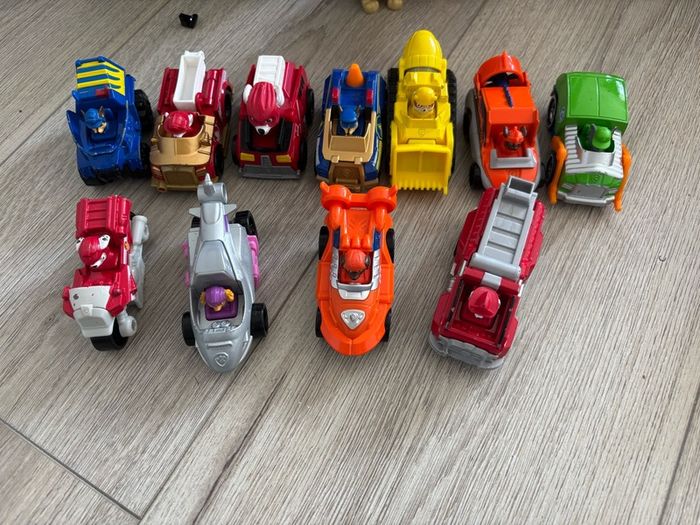 Paw patrol figures and cars