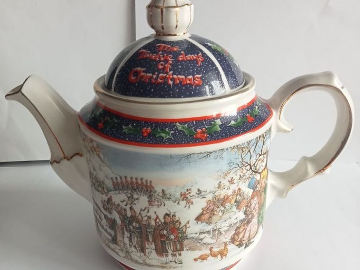 Sadler Christmas Pot