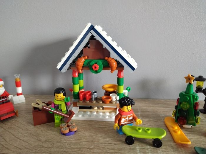 LEGO Winter Village Accessories and Mini Figures Bundle 1