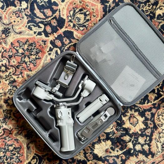 DJI RS 4 Mini Combo with Intelligent Tracking Module