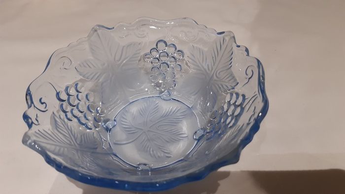 8 vintage light blue dessert bowls