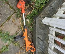 Black+Decker electric grass strimmer