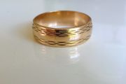 9ct men's heavy gold band 4g size S