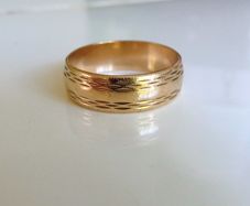 9ct men's heavy gold band 4g size S