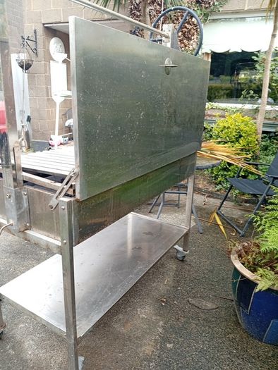 large catering barbeque Ideal for the summer can cook a lot of food at the same time