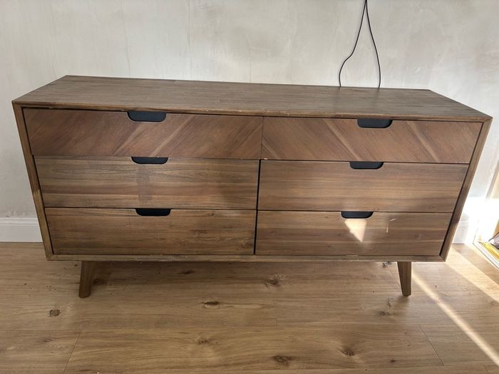 chest of drawers