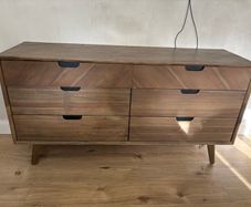 chest of drawers