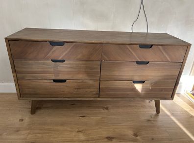 chest of drawers