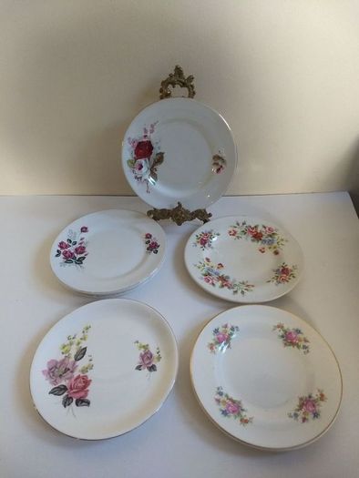 Lovely Mix and Match Set of Nine Vintage Shabby Chic Floral Tea Plates by Arklow Pottery, Carrigaline Pottery and Alfred Meakin