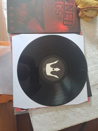 Vinyl Crowned Kings.
