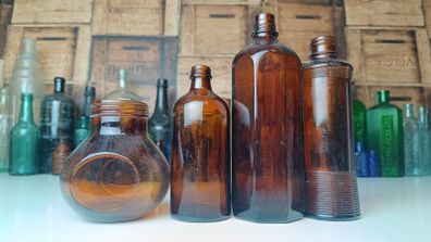 484 - Set of 4 Vintage Brown Amber Glass Screw Top Collectible Decorative Bottles