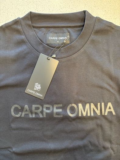 Carpe Omnia Bold Logo T-Shirt Black - Size Small