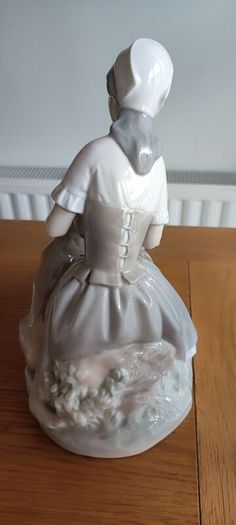 Nao By Lladro Woman And A Dog ( Large Figurine )