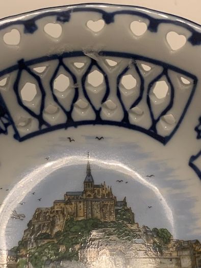 BNWT French porcelain decorative plate ornament with image of Mont St Michel