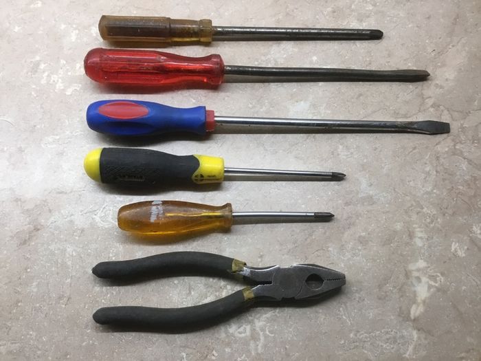 Screwdrivers / Pliers