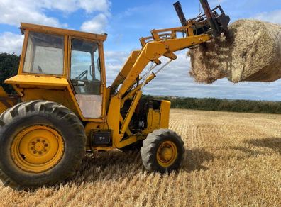 MF 50HX loader / digger