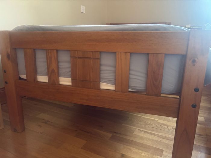 Single bed with Mattress