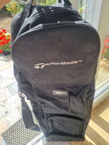 Golf travel bag with wheels