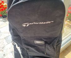 Golf travel bag with wheels