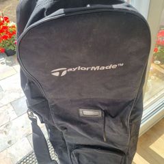 Golf travel bag with wheels