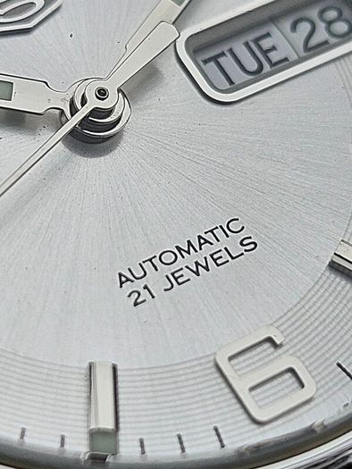 Watch Seiko 5 Automatic.