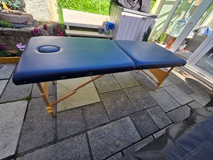 massage table