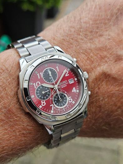 Watch Seiko Chronograph Quartz.