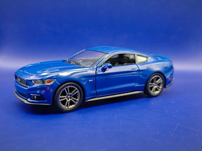 Kinsmart 2015 Ford Mustang GT, new, mint.