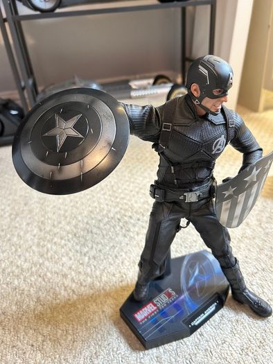 Hot Toys Captain America Concept Art MMS488 (Black Suit) 1/6 Figure