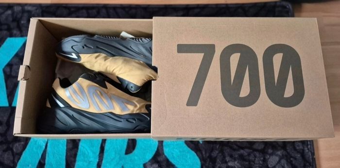 yeezy 700s