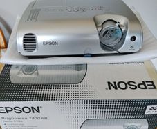 Epsom projector (brand new)